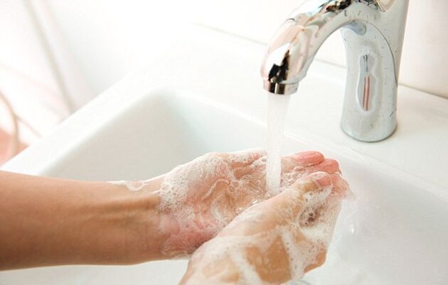pranje ruku kako bi se spriječila infekcija crvima